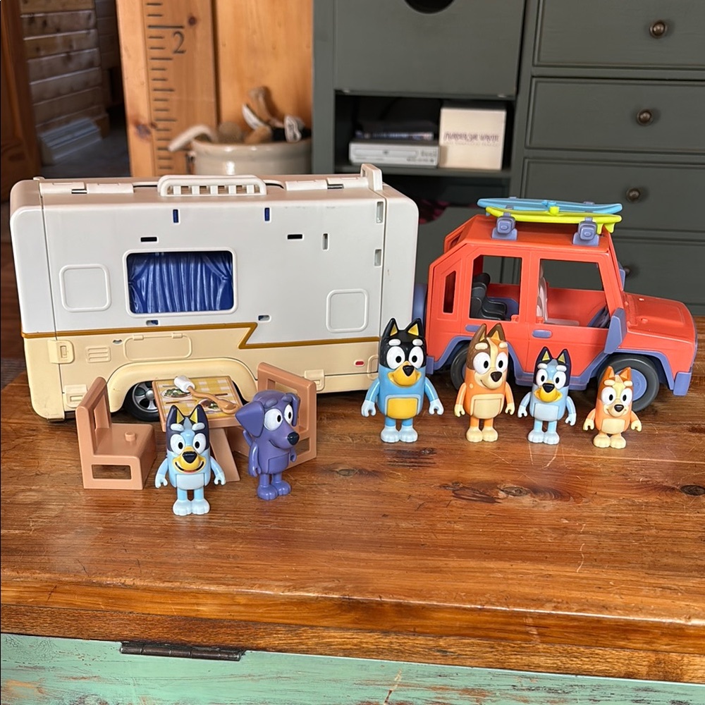 Bluey Family Caravan and Car Adventure Set